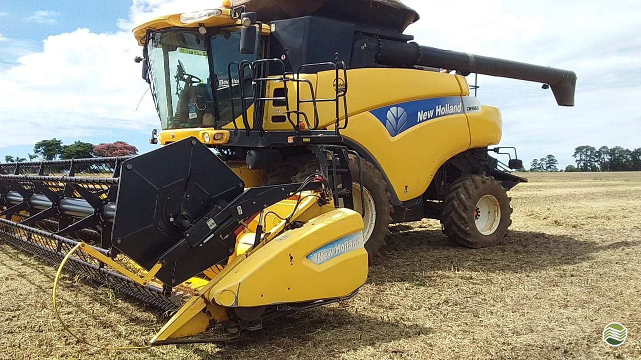 COLHEITADEIRA NEW HOLLAND CR 9060 Machine Tratores LAVRAS MINAS GERAIS MG